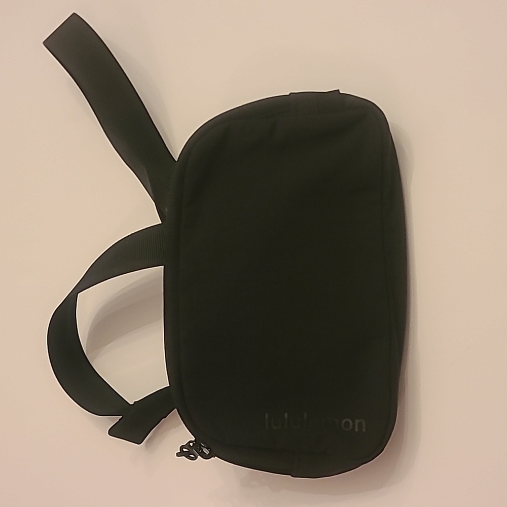 Lululemon Everywhere Belt Bag